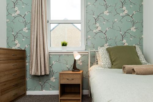 Central Aberdeen House | 3 Bedroom House - Free Parking
