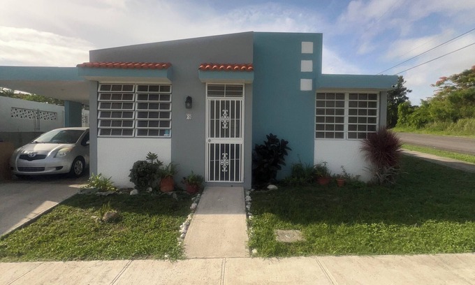 Palmarejo House | 3-bedroom house in Coamo with AC