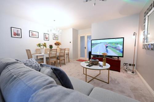 Euston House | 3 Bedroom House in Euston, Patio & BBQ