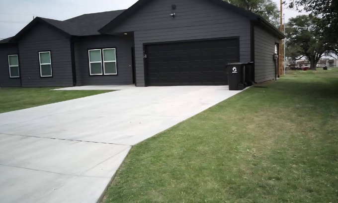 Salina House | 3-bedroom house in lovely Salina with AC