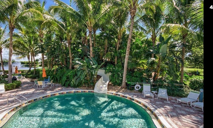 Trafalgar House | 3-bedroom house in Sandoval, Cape Coral's premier gated community!