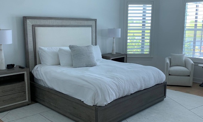 Biggar House | 3-bedroom house in Southern part Fort Myers on canal/lake with beautiful sunsets