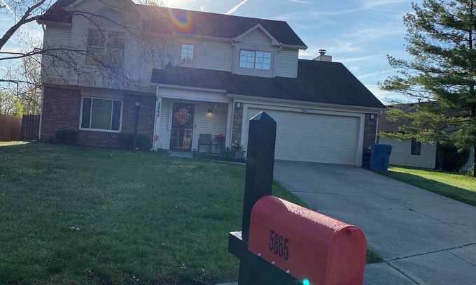 Pike House | 3-bedroom house in Charming House in Indianapolis 15 minutes from the down town