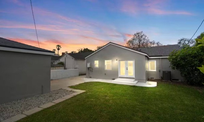 Leimert Park House | 3-bedroom house in fabulous Los Angeles with WiFi, AC