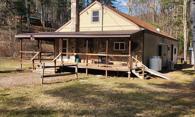 Antes Fort House | 3-bedroom house in Waterville, PA on Heverly Rd with WiFi, AC, Sleeps 16