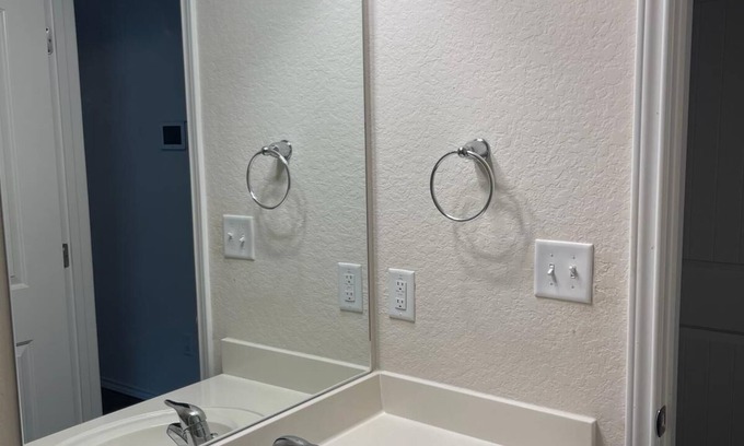 Converse House | 3-bedroom house in wonderful Converse with AC