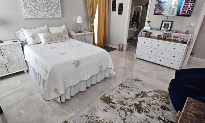 Glendale House | 3-bedroom house in wonderful Glendale, 8 minutes from WestGate and the Stadium!