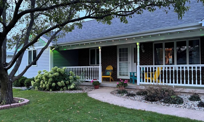 Menasha House | 3-bedroom house located just 25 minutes south of Lambeau Field for NFL Draft