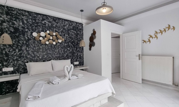 Perissa Apartment | 3 Bedroom House With Free car Rental