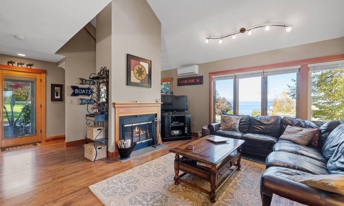 Gilford House | 3 Bedroom lakeview townhouse!