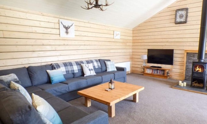 Llanbrynmair Cabin | 3 bedroom log cabin in Mid Wales with hot tub