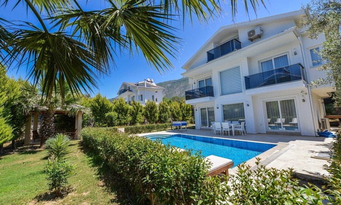 Oludeniz Villa | 3 bedroom luxuary city villas in oludeniz for rent with private pool and garden
