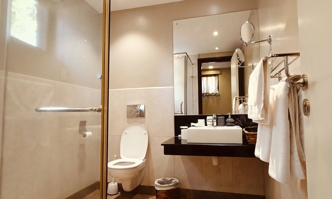 Naivasha Cabin | 3 Bedroom Luxury Lodge in Naivasha with Golf Club & Scenic Views