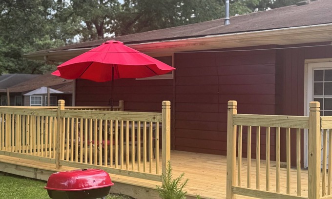 Merrillville House | 3 Bedroom Merrillville Escape, quiet, rural w/shopping centers, spacious