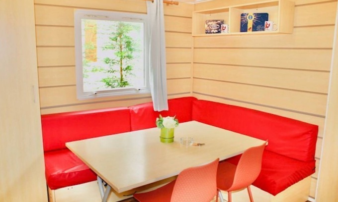 Saint-Cheron House | 3 Bedroom Mobile Home in Saint-Chéron