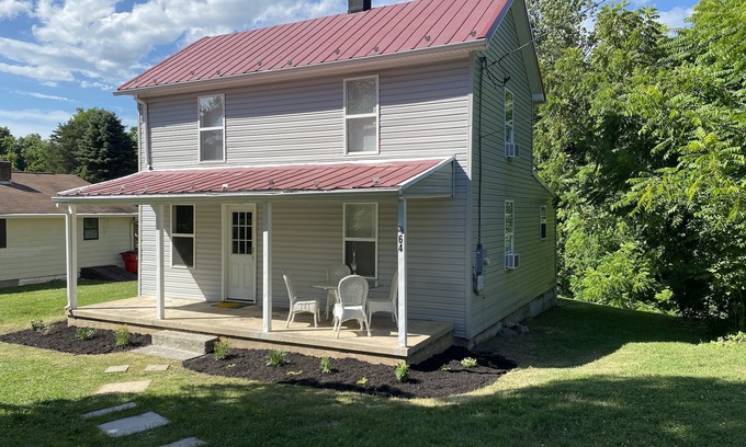 Millville House | 3 Bedroom Near Harper's Ferry, Casino and Shenandoah River, Pets Welcome