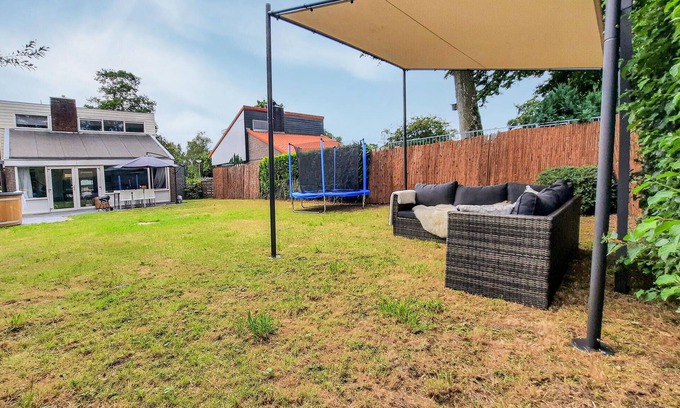 Heinkenszand House | 3 bedroom nice home in Heinkenszand