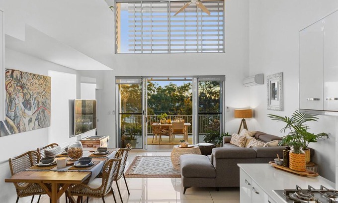Bongaree Apartment | 3 Bedroom Penthouse - Short Walk to Sandstone Point