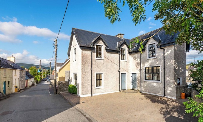 Kenmare Condo | 3 bedroom pet friendly home in the heart of Kenmare town