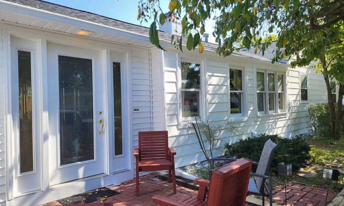 Huron House | 3-bedroom renovated home in lovely Huron. Includes: Wi-Fi & private beach.