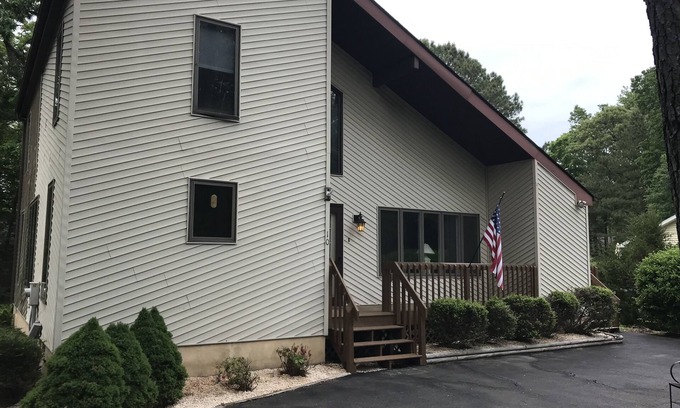 Ocean Pines House | 3-bedroom Senior week friendly Beach home just 15 minutes from Ocean City .
