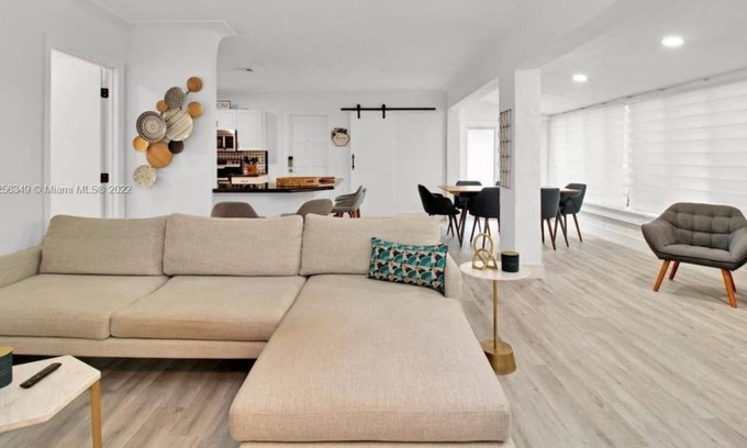 Pompano Isles Apartment | 3 Bedroom Single family 437121 by Houzlet