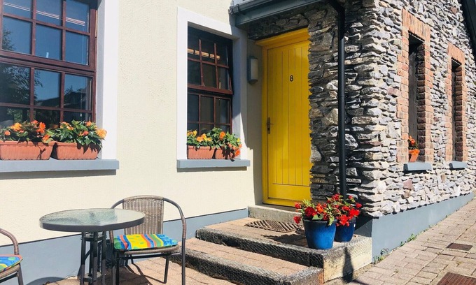 Kenmare House | 3 bedroom sleeping 5 and only 15 minute's walk from Kenmare