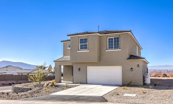 Foothills House | 3-bedroom - Sleeps 9 - Full Strip Views - Private Home