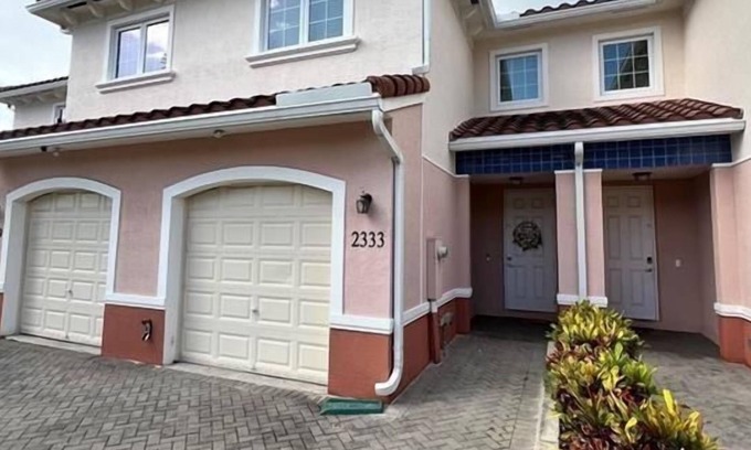 Cypress Point House | 3 Bedroom Townhome 436249 by Houzlet