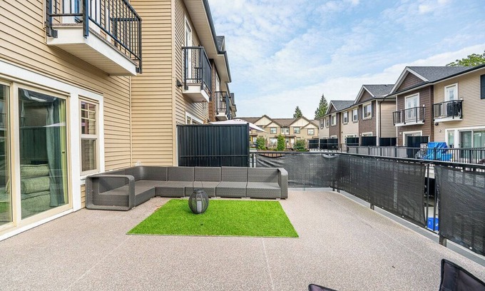 Abbotsford House | 3-bedroom townhome in enchanting Abbotsford with AC