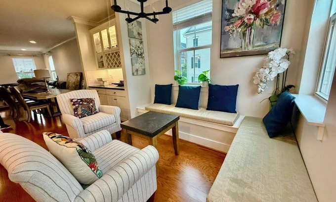 Clarksburg House | 3-bedroom townhome in charming Clarksburg in calm neighborhood.45 mn to DC