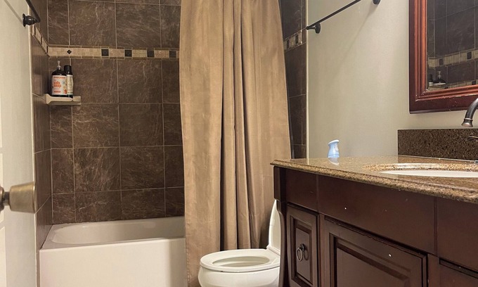 Austin House | 3-bedroom townhome minutes from downtown Austin, pool, tennis court