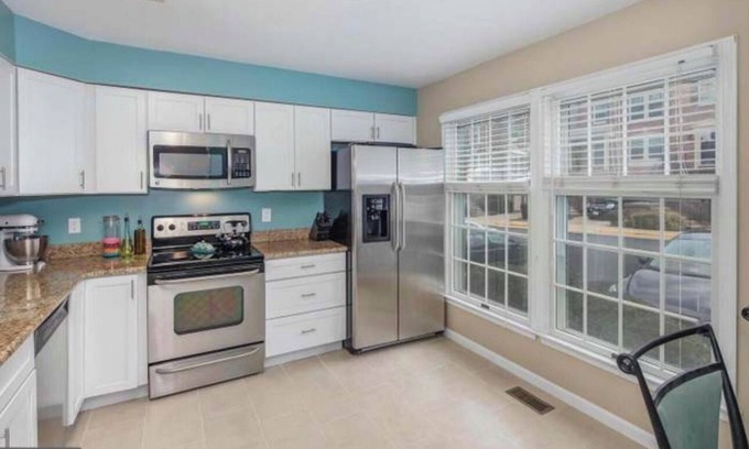 Springfield House | 3-bedroom townhome in peaceful Springfield with WiFi, AC