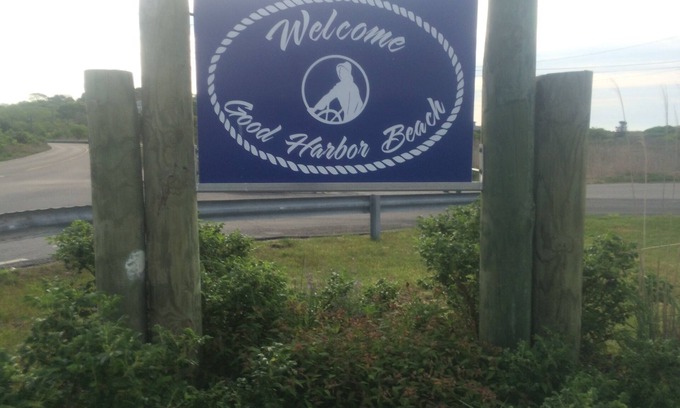 Gloucester House | 3 Bedroom Two Bath Walk to Long Beach and Good Harbor Beach