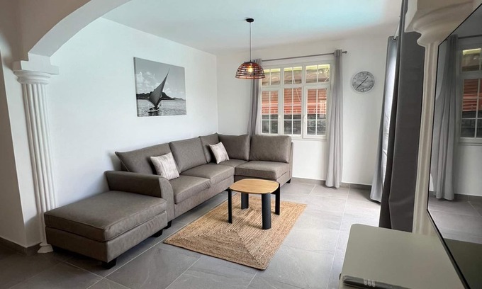 La Preneuse House | 3-bedroom villa Agape beautiful Rivière Noire with WiFi, AC