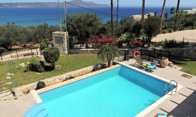 Apokoronas Villa | 3 Bedroom Villa , Heated Pool, stunning sea & mountain views, close to beach.