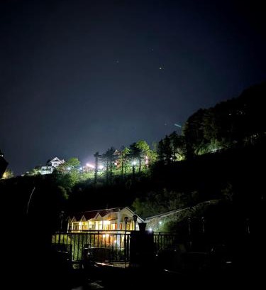 Fagu Hotel | 3 Bedroom Villa I Kufri Mansion I Balcony Mountain View I Family Groups & Bonfire I Operated by Exotic Stays