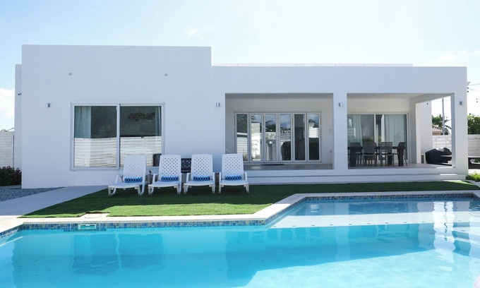Opal House | 3-bedroom Villa in Noord, fully air-conditioned with private pool