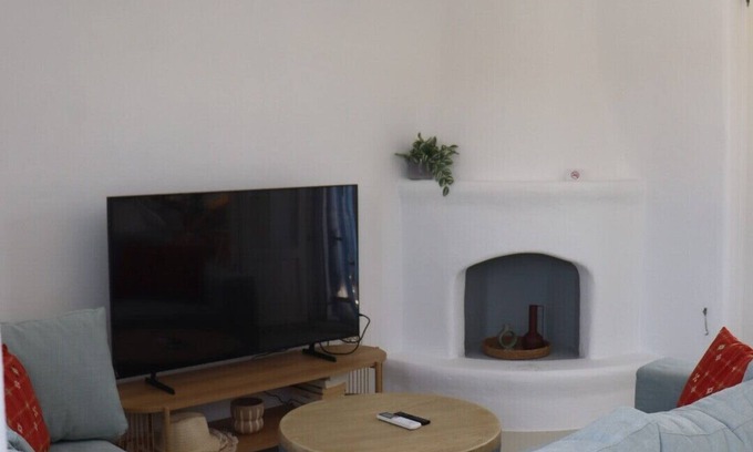 Ampelas Villa | 3-bedroom villa in superb Naousa with WiFi, AC. Live the Greek dream