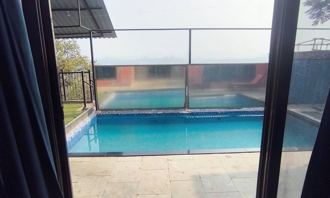 Aarey Colony Villa | 3-bedroom villa in terrific Mumbai with WiFi, AC