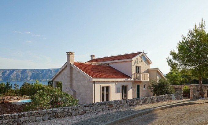 Stari Grad Villa | 3-bedroom villa Martina with private pool and stunning sea view