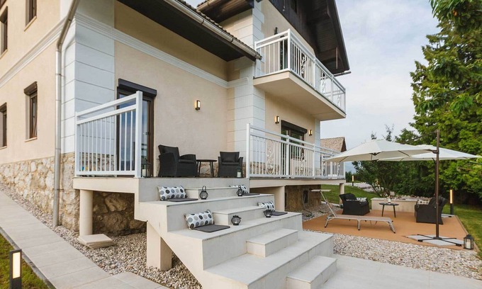 Gorje House | 3-bedroom villa with large garden and hot tub