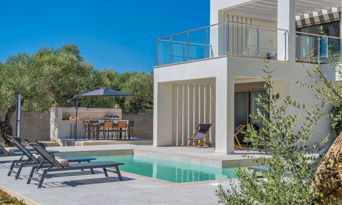 Kypseli Villa | 3-Bedroom Villa with Private Pool - Hariati Villas