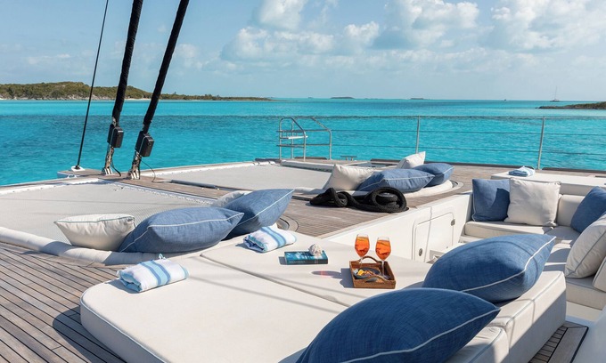 Tar Bay Boat Rental | 3-bedroom yacht in lovely Exuma with AC