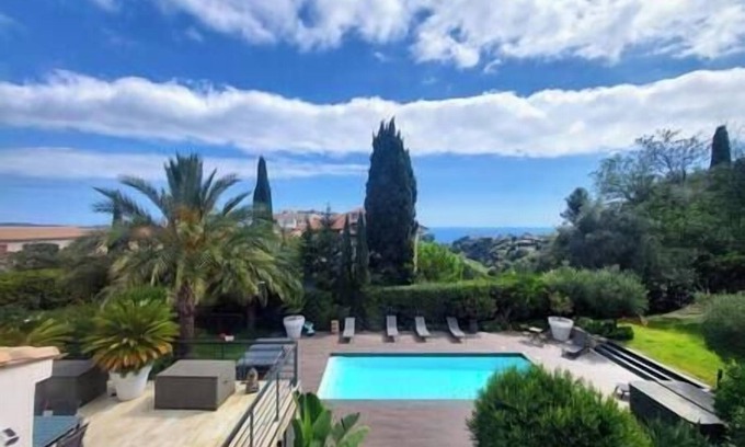 Ventabrun House | 3 Bedrooms Apartment/Villa - Private Pool, Garden
