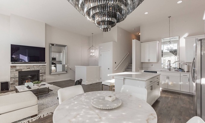 Waukee House | 3-bedrooms/bathrooms -minutes from Jordan Creek Town Center