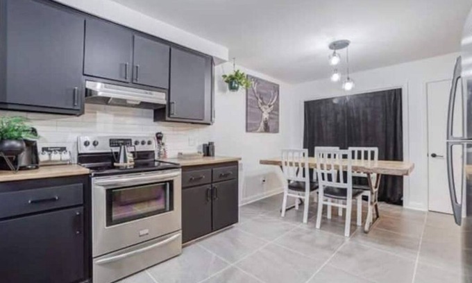 Laval Apartment | 3 bedrooms, Fast WI-FI, FREE Parking