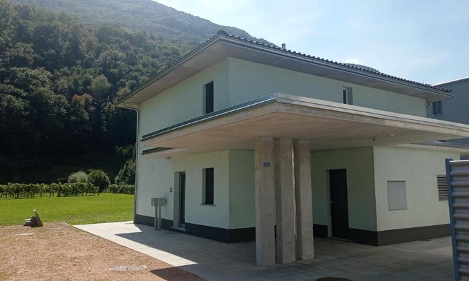 Contone House | 3 Bedrooms Guest Houses In Cadenazzo