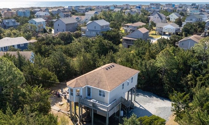 Wind Over Waves House | 3 Bedrooms w/Hot Tub & Fire Pit! Pet Friendly
