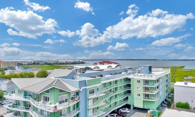 Midtown Ocean City Condo | 3 Beds & 3 Baths, + Sleep Sofa, in a Modern Mid-Island Condo, 1 Block to Beach